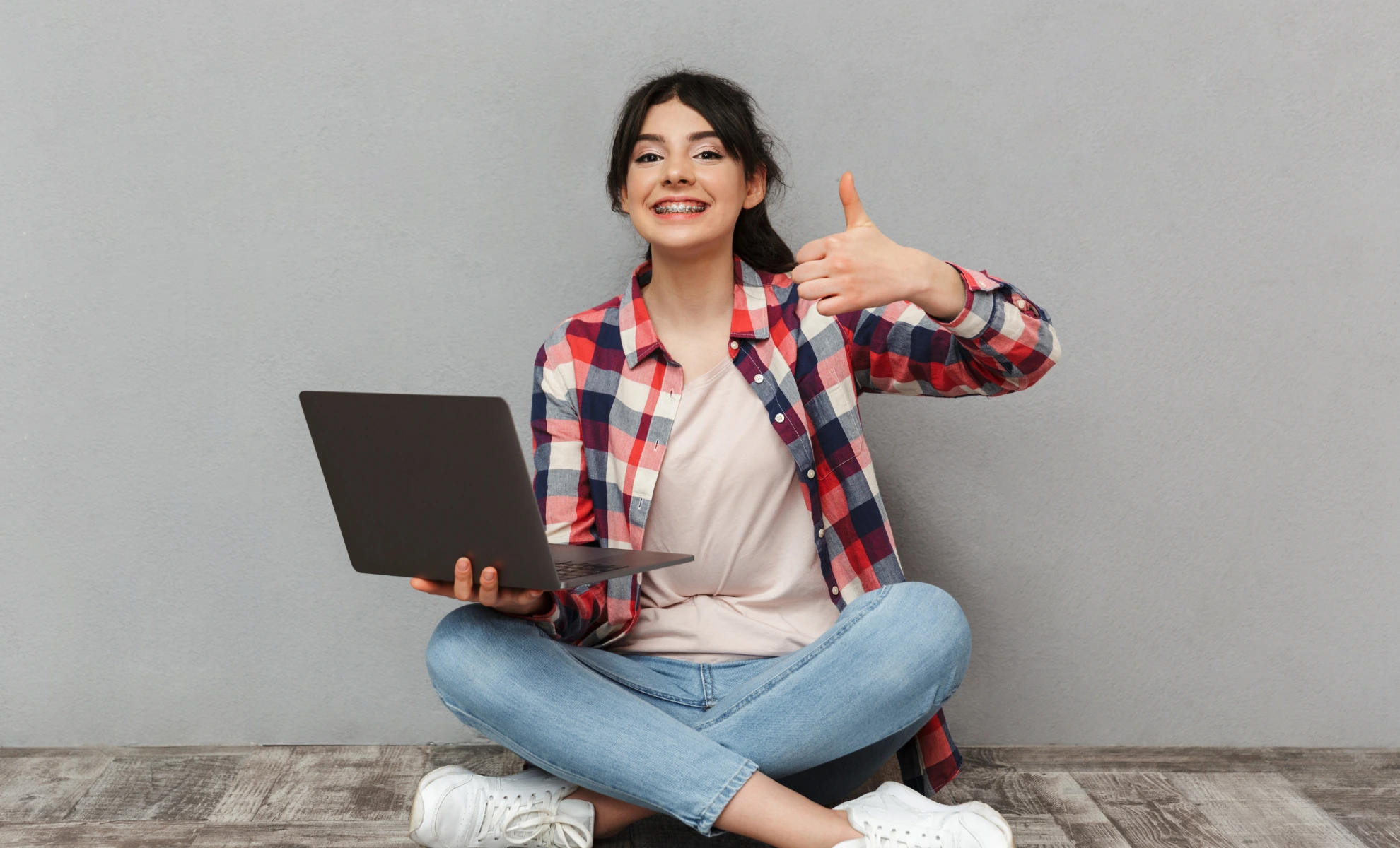 University counsellor helping student with application documents